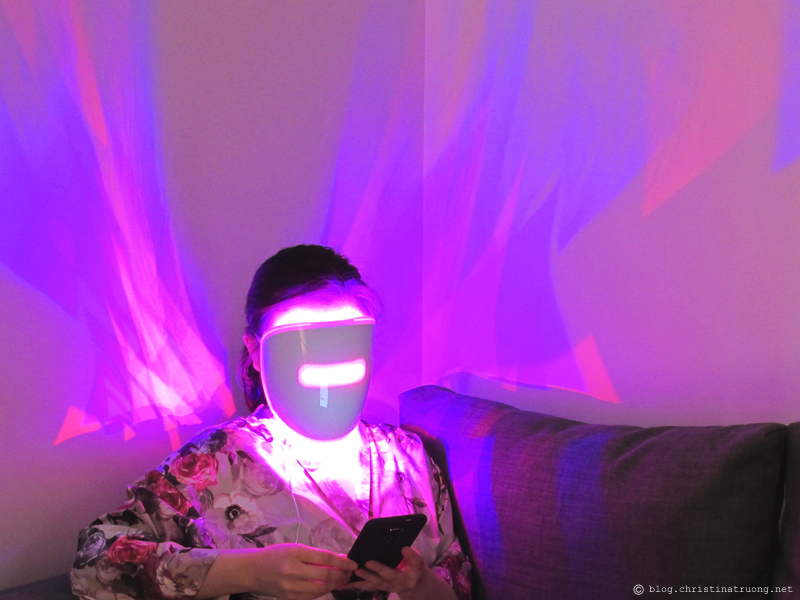 Neutrogena Light Therapy Acne Mask and Activator Information and Review